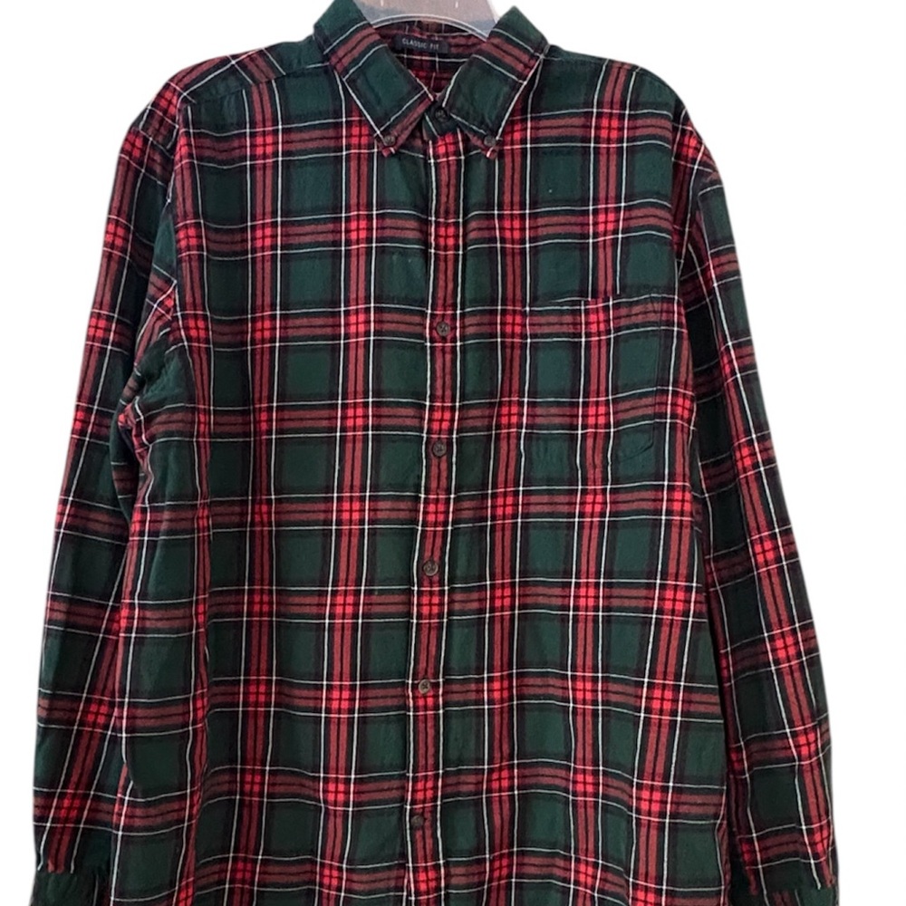 St. John’s Bay Men’s Green And Red Plaid Button Down Collared Flannel Shirt